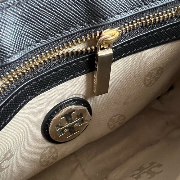 Authentic Tory Burch Saffiano Leather Crossbody Clutch - Picture 10 of 11